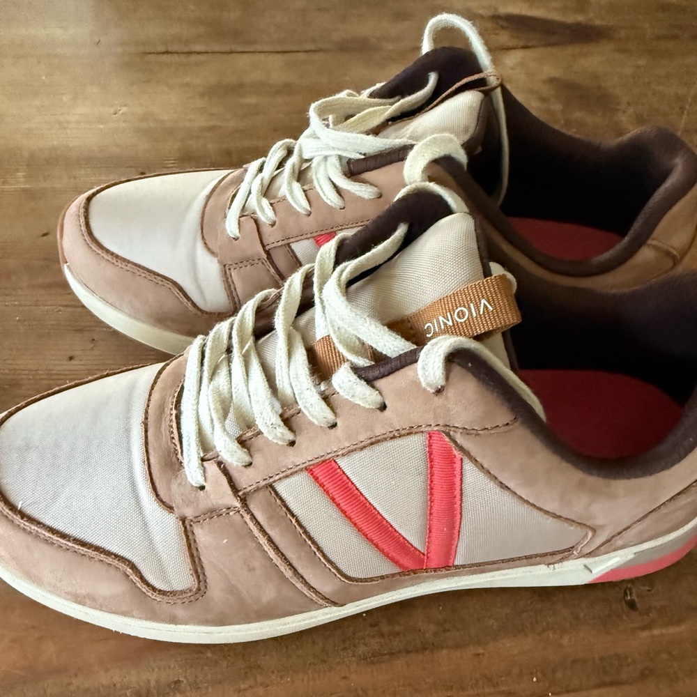 Vionic sneakers size US 9/ EU 41